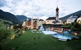 אורטיסיי Adler Spa Resort Dolomiti Exterior photo