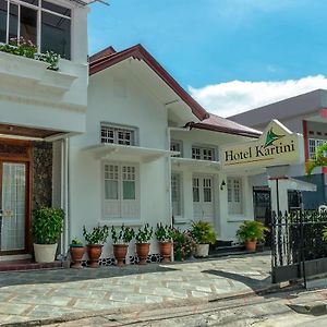 בוקיטינגי Hotel Kartini Exterior photo