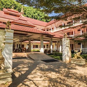 Ban Pong  Suan Bua Hotel & Resort Exterior photo