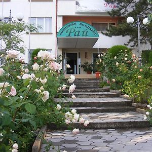 Madzharovo Paradise Hotel Exterior photo