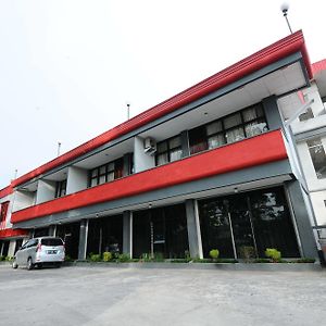 בוקיטינגי Benteng Hotel Exterior photo