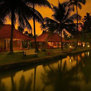 Kochi Kondai Lip Backwater Heritage Resort Exterior photo