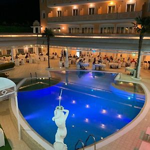 אטנה לוקאנה Grand Hotel Osman & Spa E Ristorante Il Danubio Exterior photo