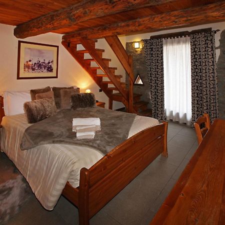 מלון Oulx Chalet Faure מראה חיצוני תמונה