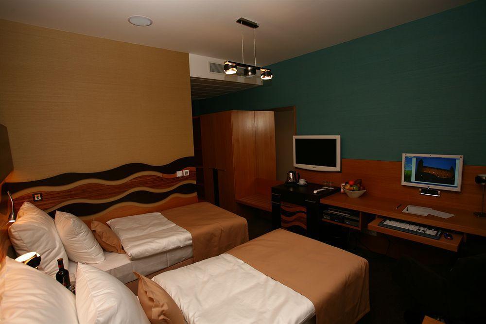 ברטיסלאבה Danubia Gate Hotel מראה חיצוני תמונה