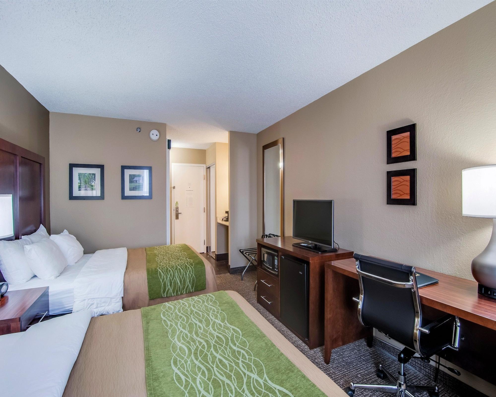 סטאונטון Comfort Inn & Suites מראה חיצוני תמונה