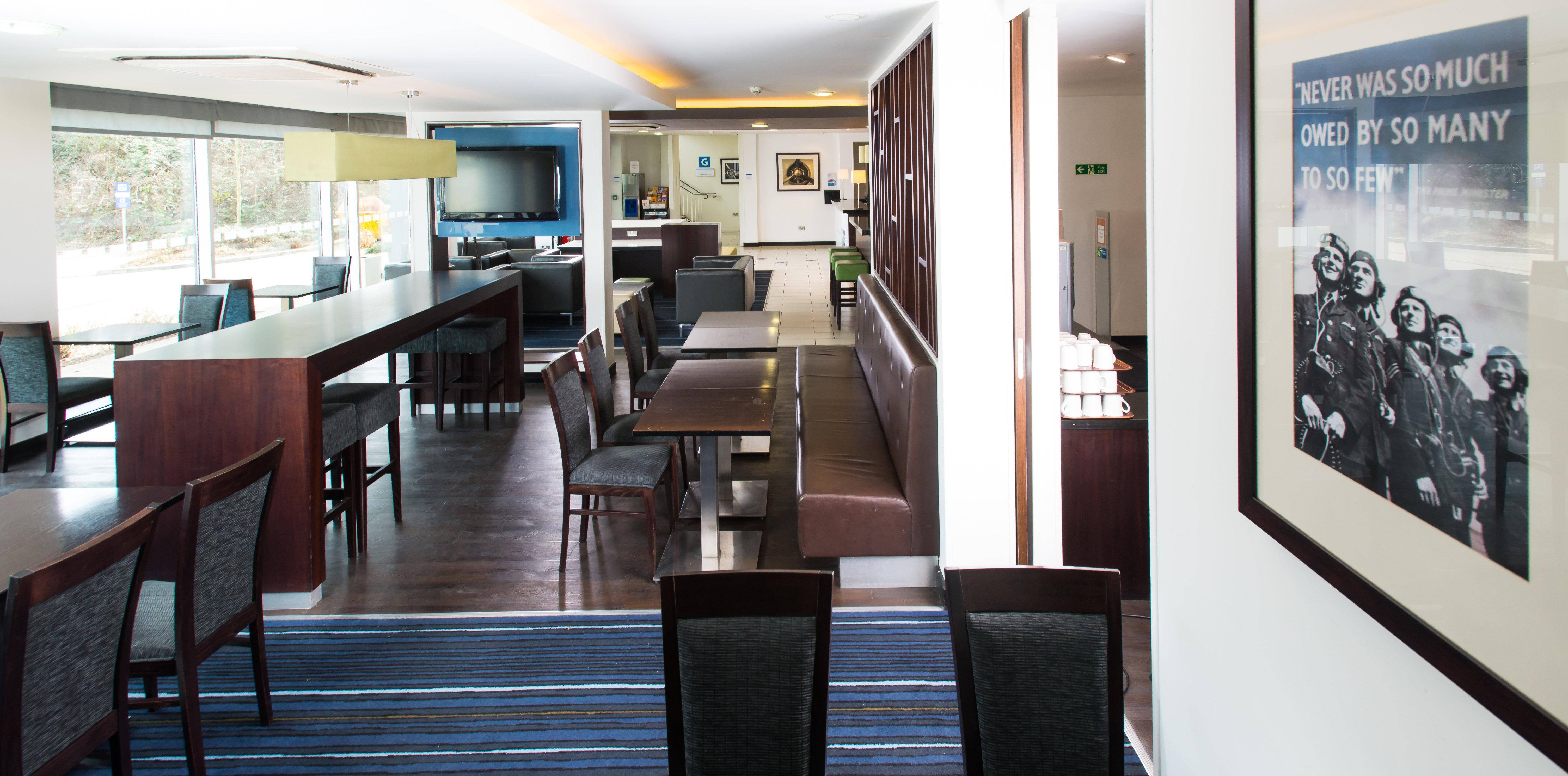 Holiday Inn Express Cambridge Duxford M11 Jct 10, An Ihg Hotel מראה חיצוני תמונה