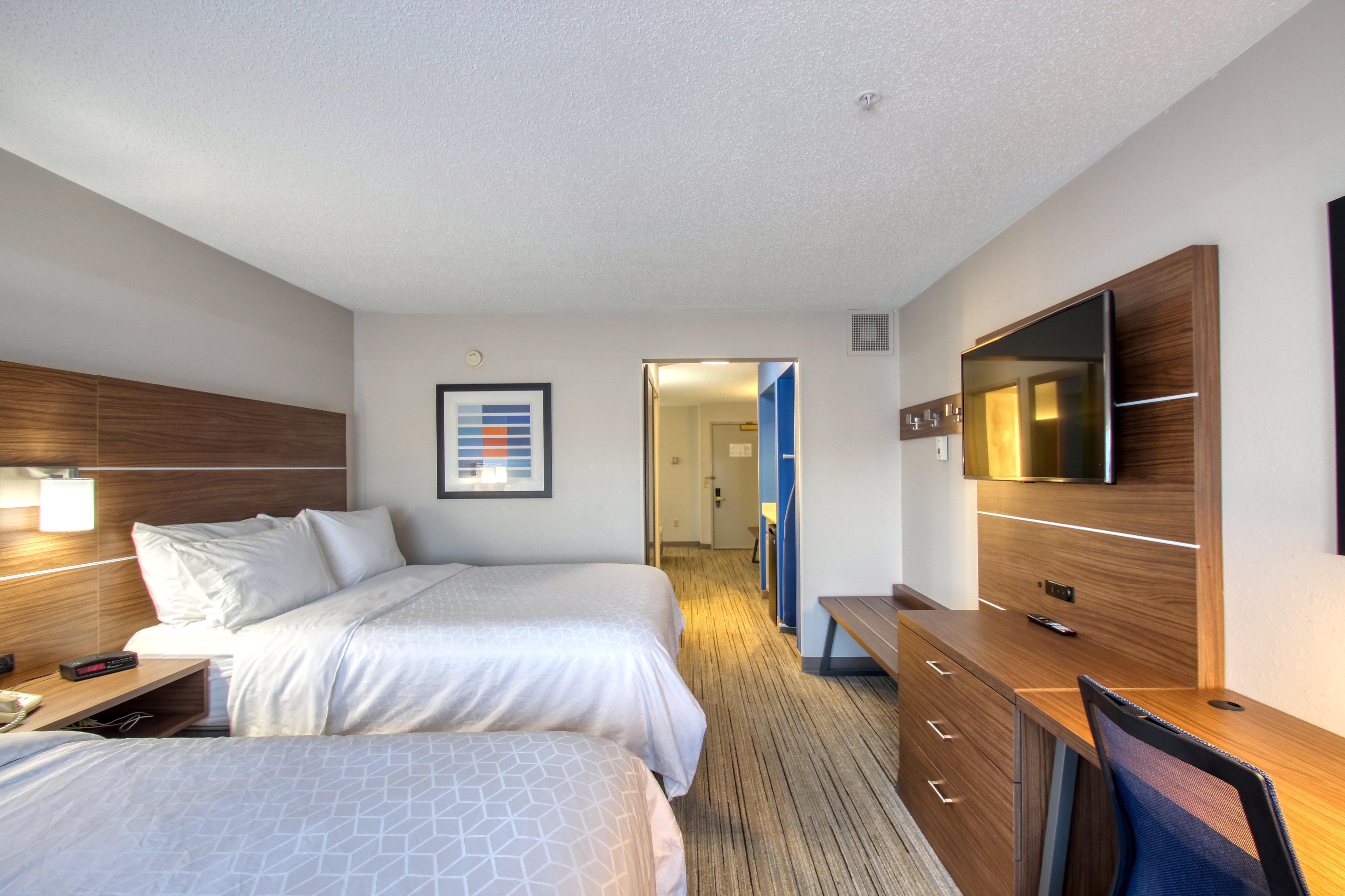 Holiday Inn Express Hotel & Suites Oshkosh - State Route 41, An Ihg Hotel מראה חיצוני תמונה
