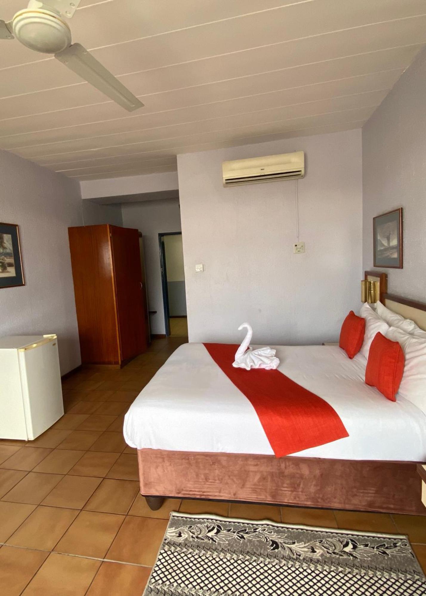 Gaborone Hotel מראה חיצוני תמונה
