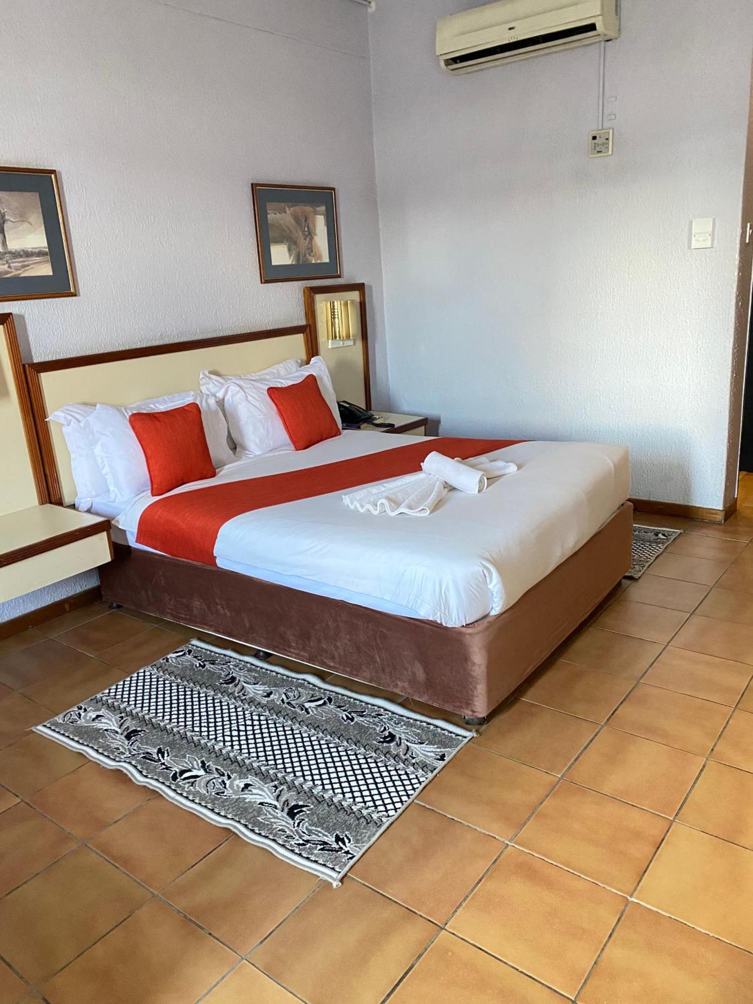 Gaborone Hotel מראה חיצוני תמונה