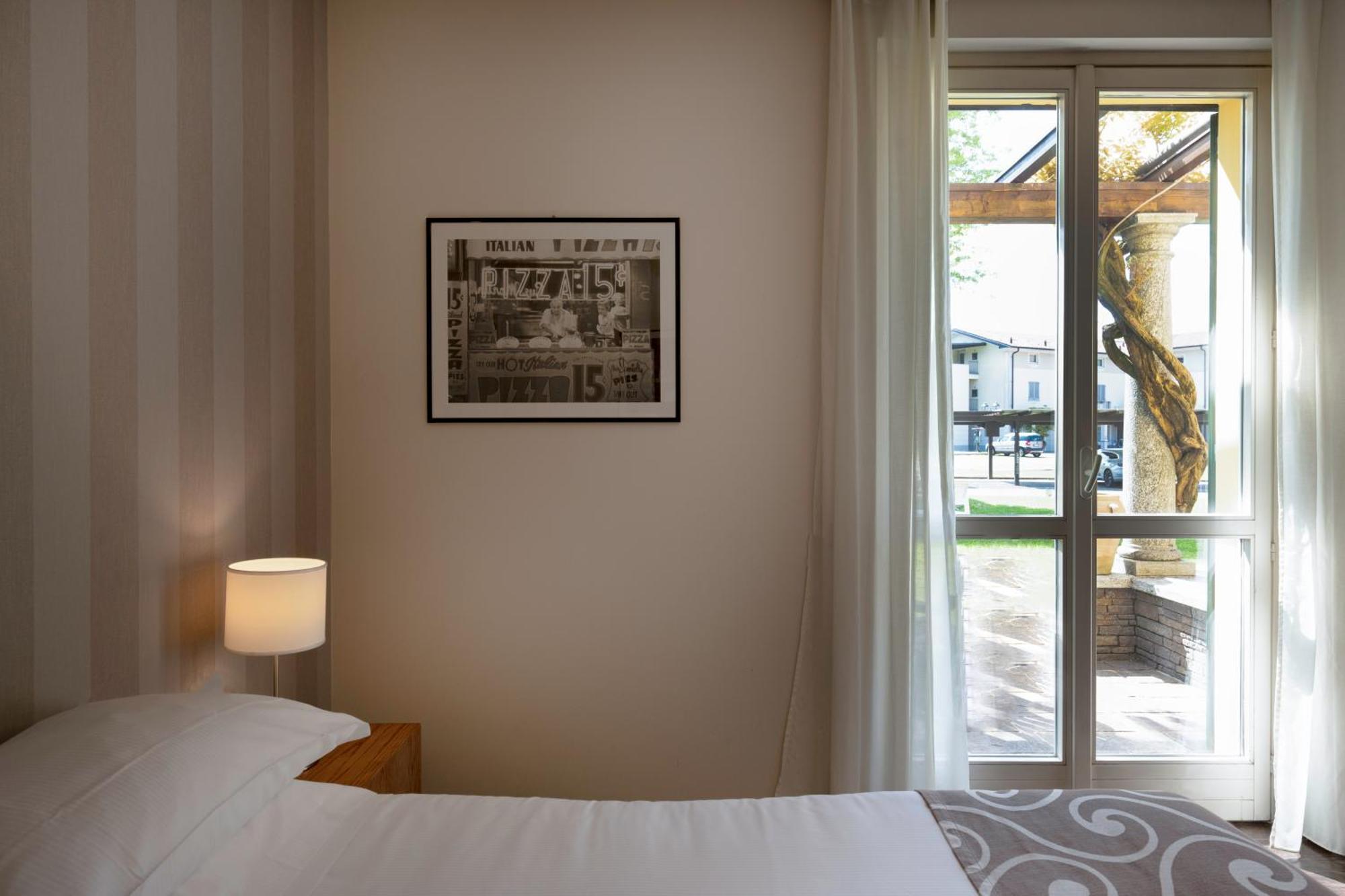 מלון Merone La Casa Del Mulino מראה חיצוני תמונה