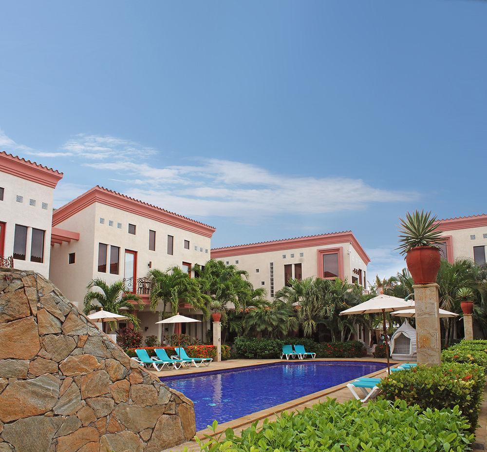 ווסט ביי Las Sirenas Hotel And Condos מראה חיצוני תמונה