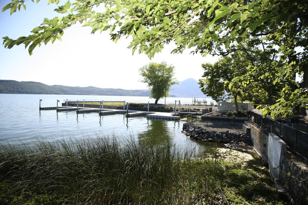קלירלייק Clear Lake Cottages & Marina מראה חיצוני תמונה
