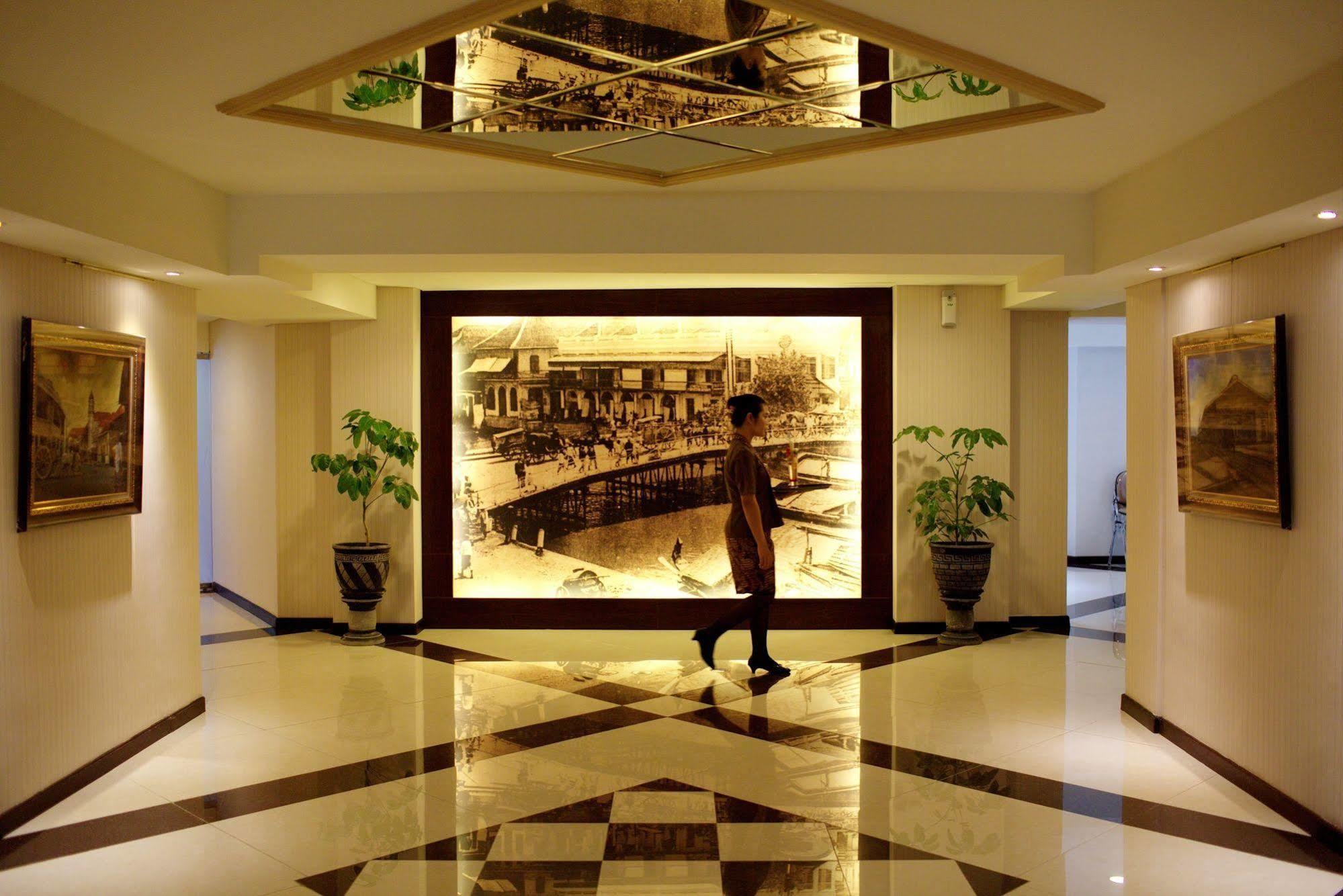 סוראבאיה Varna Culture Hotel Soerabaia מראה חיצוני תמונה