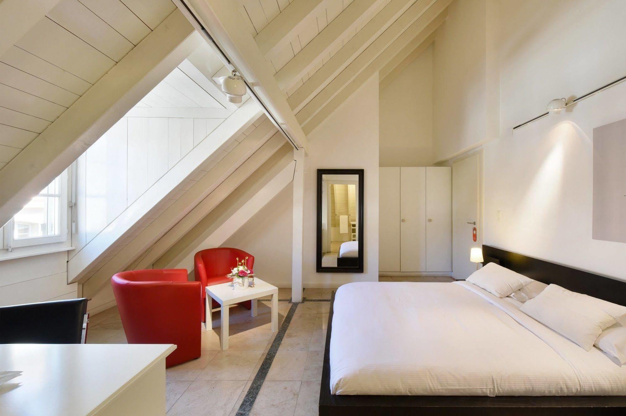 רולה L'Hotel By Hostellerie Du Chateau מראה חיצוני תמונה