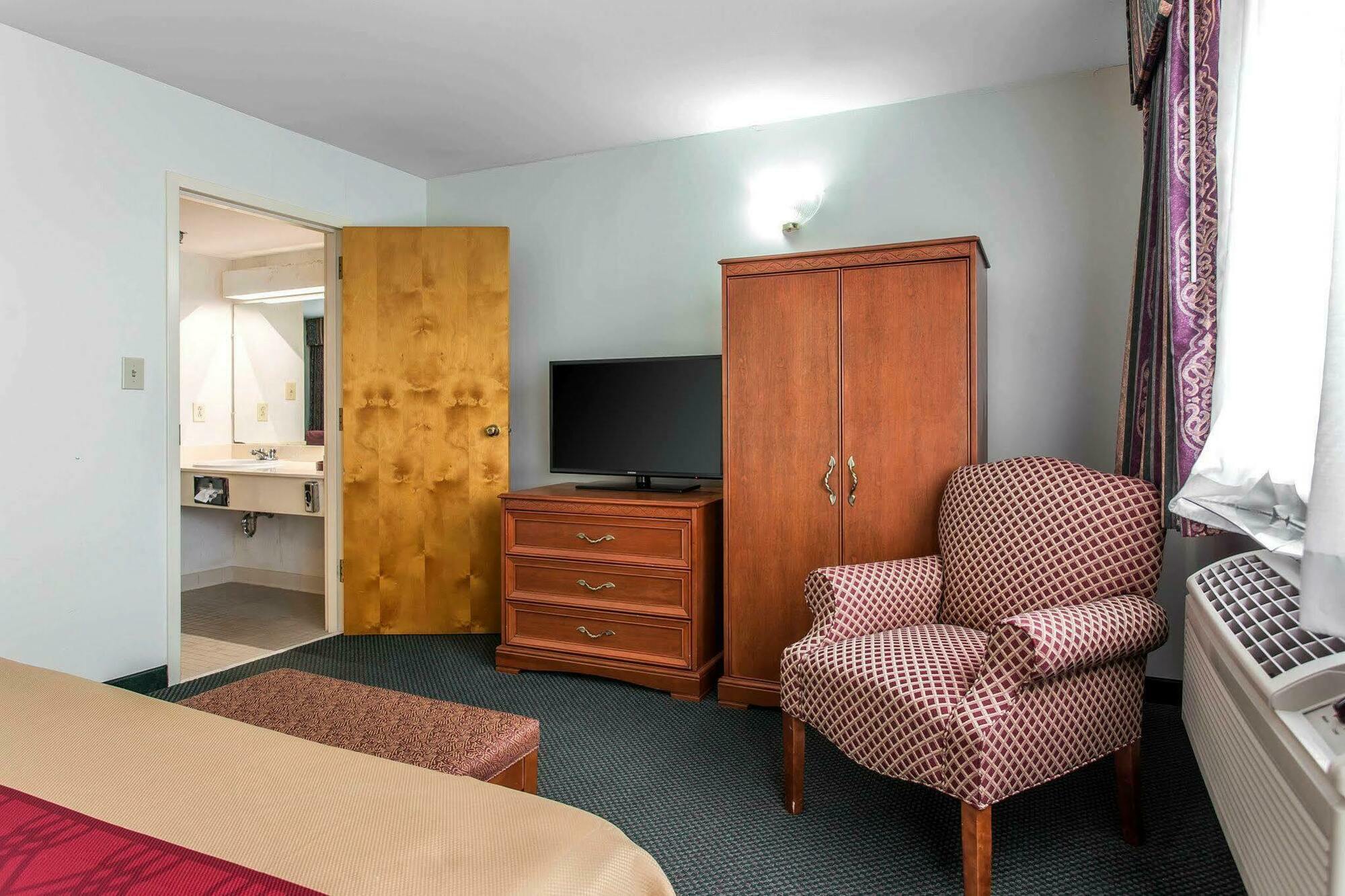 Econo Lodge & Suites סאות'רן פיינס מראה חיצוני תמונה