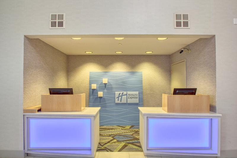 Holiday Inn Express Hotel & Suites Oshkosh - State Route 41, An Ihg Hotel מראה חיצוני תמונה