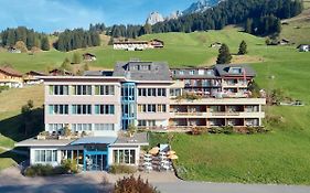 Ferien- Und Familienhotel Alpina אדלבודן Exterior photo
