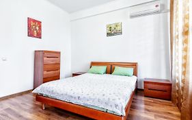 אלמטי 423 Apartamenty V Centre Otlićno Podhodat Dla Comandirovannyh I Turistov Exterior photo