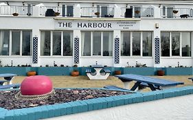 מלון קמייס ביי The Harbour Bar & Bistro Exterior photo