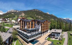 ויגו די פאסה Ciampedie Luxury Alpine Spa Hotel Exterior photo