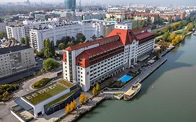 מלון Hilton Vienna Waterfront Exterior photo