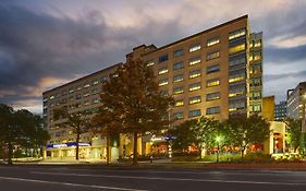 מלון Doubletree By Hilton St. Louis Forest Park Exterior photo