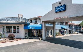 קולורדו ספרינגס Rodeway Inn & Suites Exterior photo