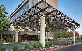 מלון Hilton Sacramento Arden West Exterior photo