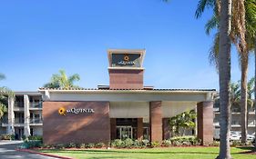 מלון סנטה אנה La Quinta By Wyndham Orange County Airport Exterior photo