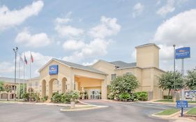 Baymont By Wyndham Pearsall Exterior photo