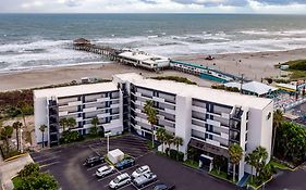 מלון La Quinta By Wyndham Cocoa Beach Oceanfront Exterior photo