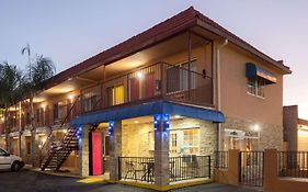 Travelodge By Wyndham אל קאחון Exterior photo