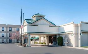 מונרו Quality Inn & Suites Exterior photo