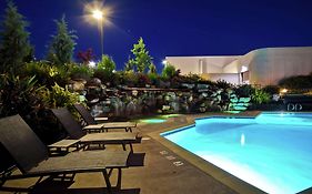 מלון Doubletree By Hilton Pleasanton At The Club Exterior photo