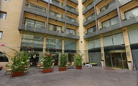 מלון Ramada By Wyndham Downtown ביירות Exterior photo