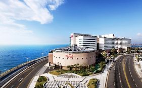 מלון Ramada Plaza By Wyndham Jeju Ocean Front Exterior photo