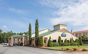 Days Inn & Suites By Wyndham Peachtree Corners נורקרוס Exterior photo