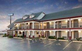 Travelodge Inn & Suites By Wyndham נורמן Exterior photo