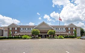 ברלין Comfort Suites Hotel And Conference Center Exterior photo