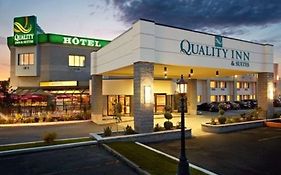 ברוסארד Quality Inn & Suites Exterior photo