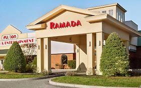 Ramada Hotel & Conference Center By Wyndham לואיסטון Exterior photo