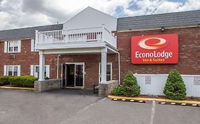 וינזדור לוקס Econo Lodge Inn & Suites Airport Exterior photo