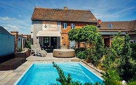 הוילה Elsterheide Alte Schmiede Mit Sauna, Pool Und Whirpool Im Aussenbereich Schoenstes Ferienhaus Der Lausitz Exterior photo