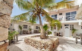 מלון קרלנדיק The Hut Bonaire Exterior photo