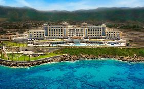 קיירניה Merit Royal Premium Hotel Casino & Spa Exterior photo