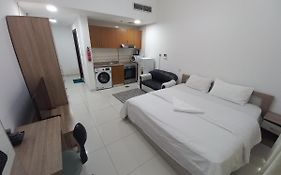 Comfortable Apartments And Studios For Rent In דובאי Exterior photo