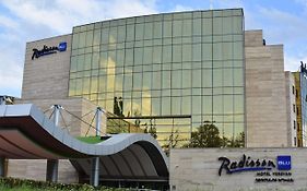 Radisson Blu Hotel יירבאן Exterior photo