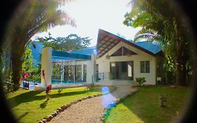 Middlesex Aracari Lodge & Jungalows Exterior photo