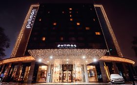 מלון Pullman Bucharest World Trade Center Exterior photo